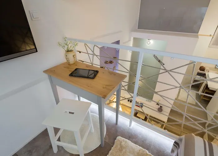 N&m בית הארחה 3*